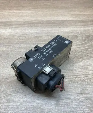 Volkswagen PASSAT B4 Coolant fan relay 357919506D 898722000