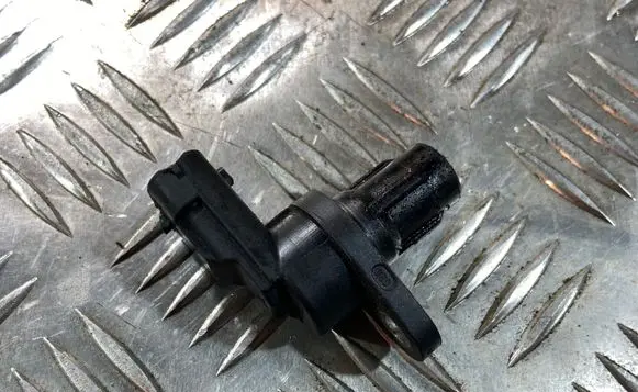Volvo C30 Camshaft position sensor 8658726
