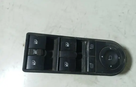 Opel Zafira B Electric window control switch 13228699