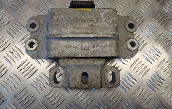 Engine mount bracket