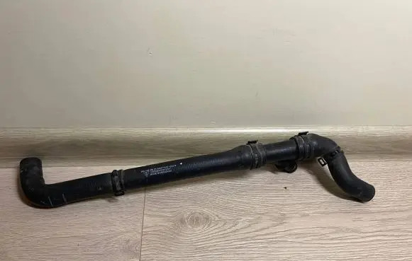 Porsche Panamera (970) Engine coolant pipe/hose 94610605121
