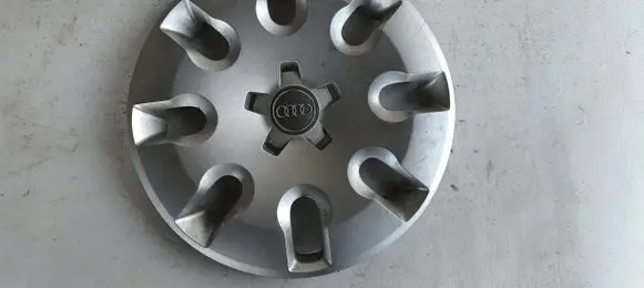 Audi A1 R15 wheel hub/cap/trim 8X0601147