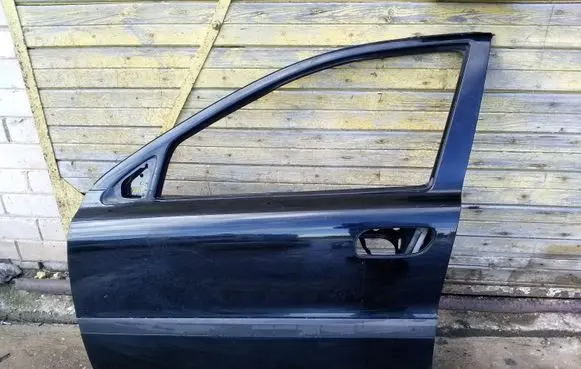 Volvo V70 Front door