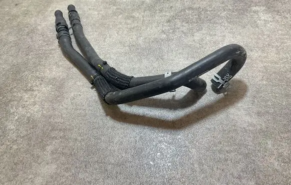 Engine coolant pipe/hose