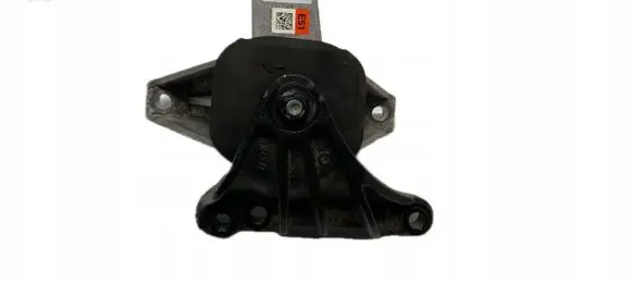 Engine mount vacuum valve