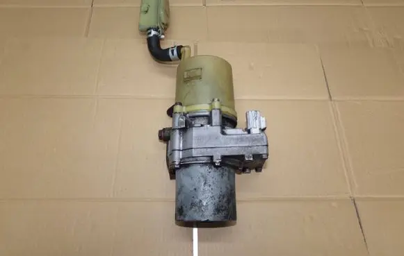 Mazda 3 I Power steering pump 