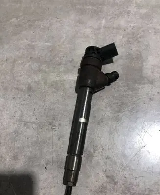 Mercedes-Benz Vito Viano W447 Fuel injector A6510703187 0445110574