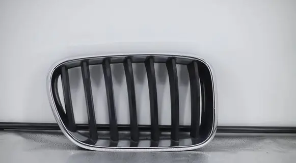 BMW X3 F25 Front bumper upper radiator grill 7210726