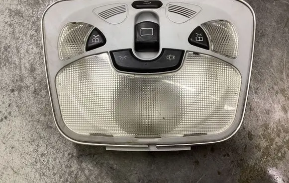 Mercedes-Benz C W203 Front seat light 2JM00879310 1005032324 KW232CS102