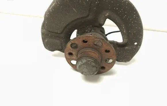 Mercedes-Benz CLS C218 X218 Front wheel hub A2183320901
