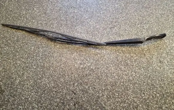 Volkswagen Transporter - Caravelle T5 Front wiper blade arm