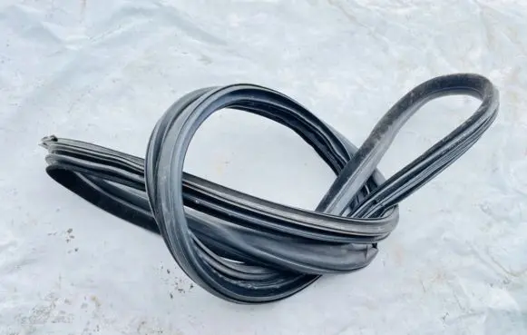 BMW 5 GT F07 Rubber seal front coupe door 7196349