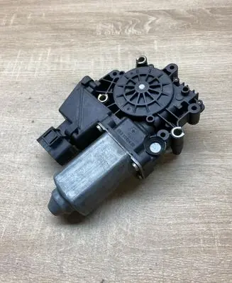Audi A4 S4 B5 8D Front door window regulator motor 05071902 8D0959802D