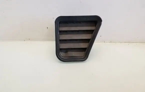 Mercedes-Benz R W251 Quarter panel pressure vent A2518300142