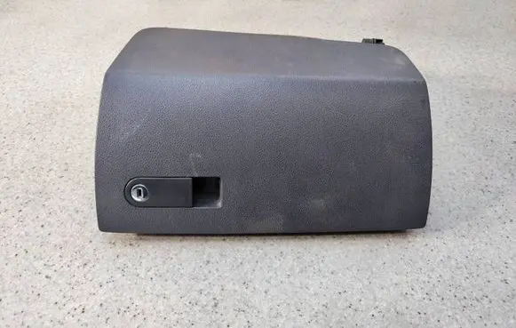 Glove box