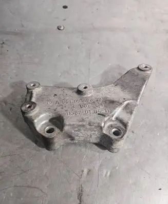 Mercedes-Benz E W212 Engine mounting bracket A6510940039 3L002 11387010411