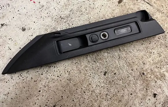 Alfa Romeo Stelvio Tailgate/trunk side cover trim 156122900 B985