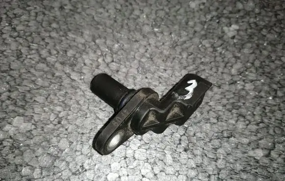 Ford Focus Camshaft position sensor 1S4F12K073BA