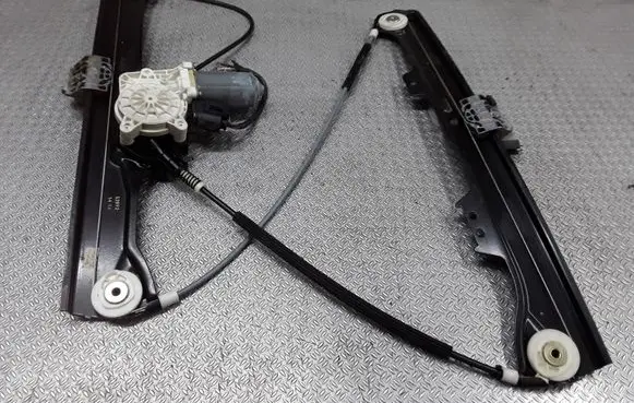 BMW 5 E60 E61 Front door window regulator with motor 7075668