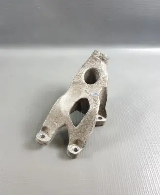 Audi A4 S4 B8 8K Engine mounting bracket 8K0199307BE