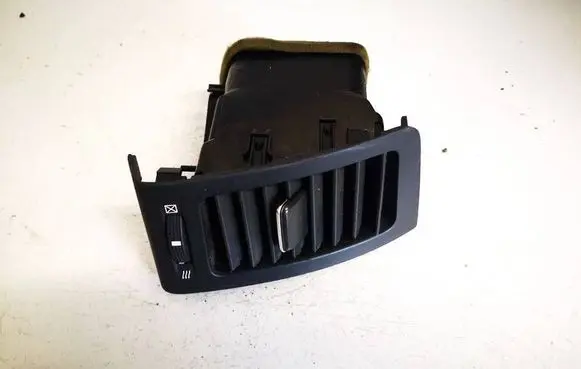 Toyota Corolla Verso E121 Dash center air vent grill 5556310050 555631-0050