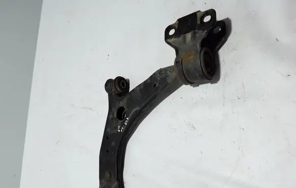 Volvo V40 Front lower control arm/wishbone 31340232