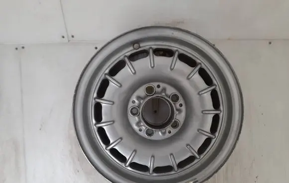 Mercedes-Benz 280 560 W126 R14 alloy rim 1264002102