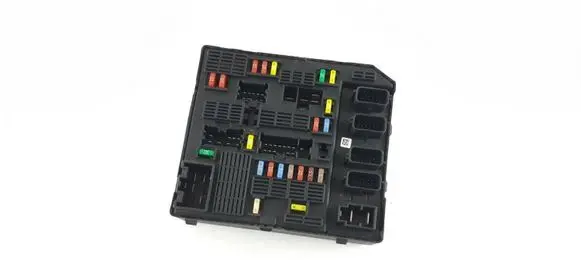 Renault Scenic III - Grand scenic III Fuse module 284B67924R 0331150200353