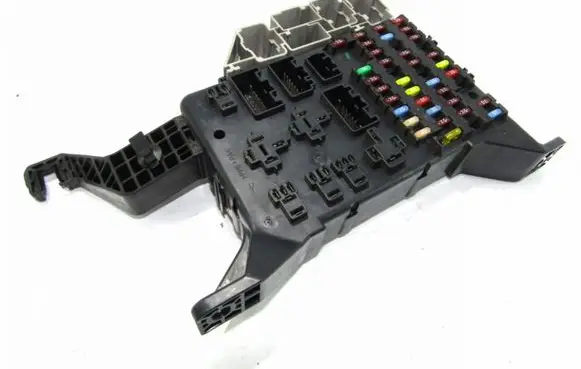 Ford Mondeo Mk III Fuse module 4S7T14A073AA