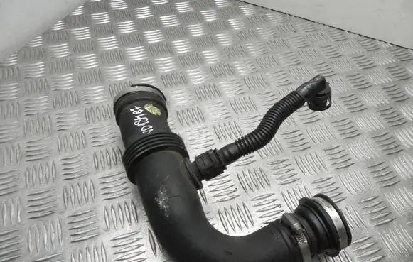 Land Rover Discovery 4 - LR4 Air intake hose/pipe M1DA VD18487