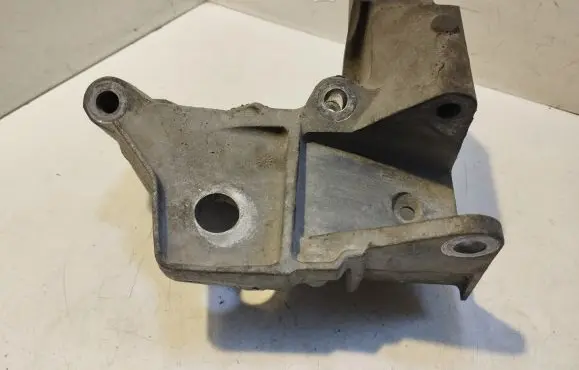 Volvo XC60 Engine mounting bracket 6G926P096FC