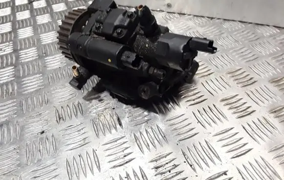 Renault Scenic II - Grand scenic II Fuel injection high pressure pump A2C20000754 8200663258 5WS40153