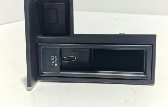 Volkswagen Touran II USB socket connector 5N0035344F 5N0035342G