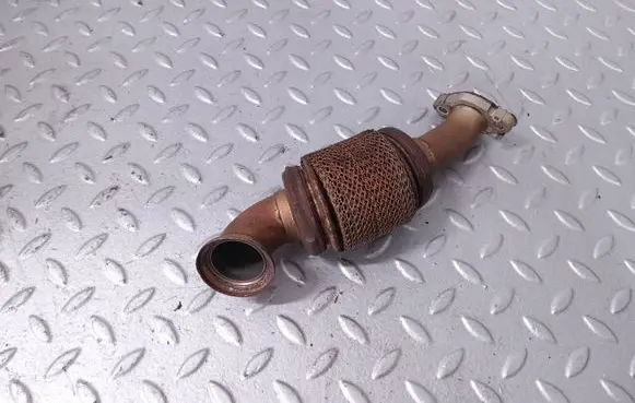 Volkswagen PASSAT B7 USA EGR valve line/pipe/hose 561253120