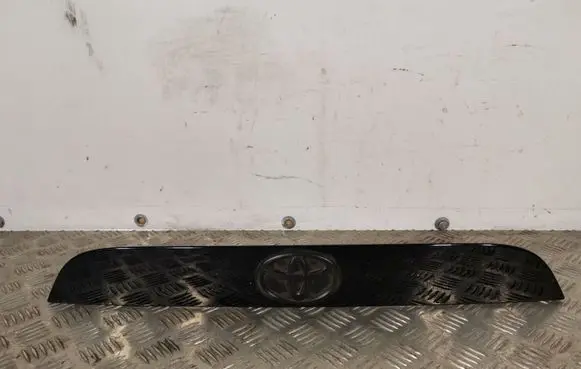 Toyota GT 86 Trunk door license plate light bar C10010069 91112CA000
