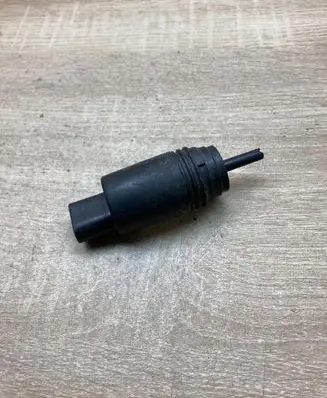 BMW 5 E39 Windscreen/windshield washer pump 8377612 23557610