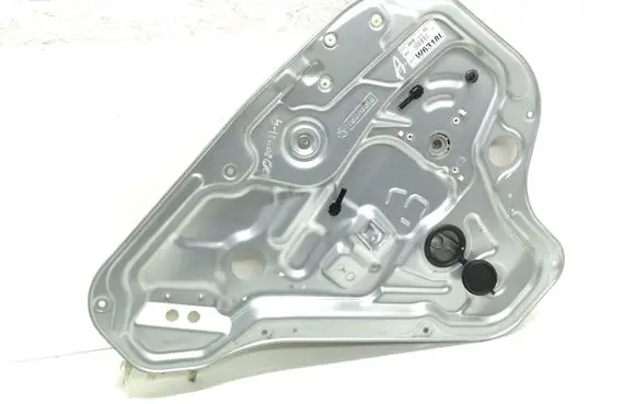Rear window lifting mechanism without motor