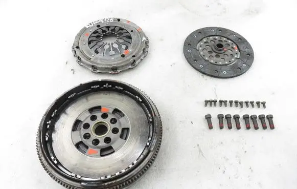 Volkswagen Transporter - Caravelle T4 Dual mass flywheel 12202810 322026710