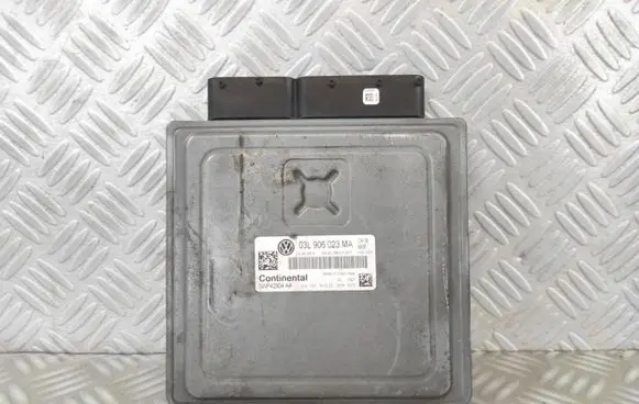 Volkswagen Polo V 6R Engine control unit/module 03L907425B