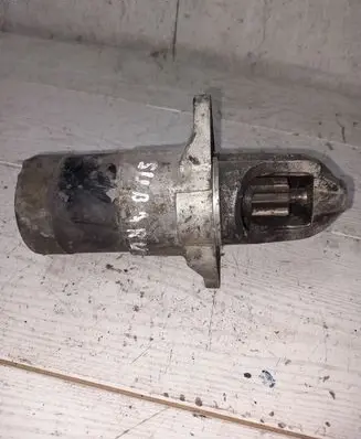 Subaru Forester SF Starter motor M000T83981
