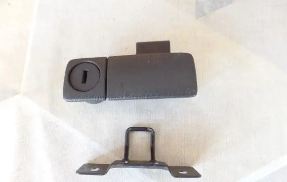 Infiniti G20 Glove box handle 