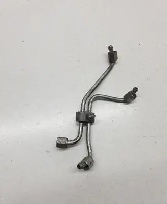Toyota RAV 4 (XA30) Fuel injector supply line/pipe 