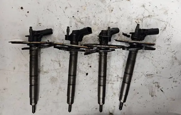 Volkswagen PASSAT B6 Fuel injectors set 03L130277 0445116030 080425