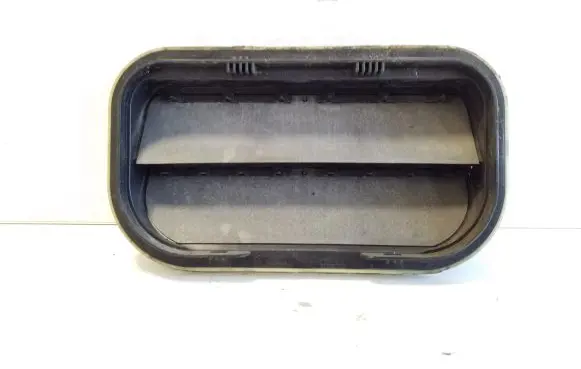 Quarter panel pressure vent