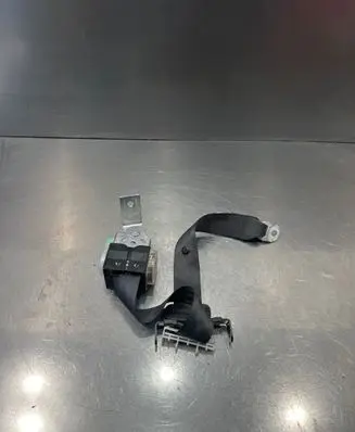 Middle seatbelt (rear)