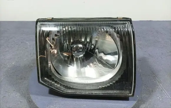 Mitsubishi Pajero Headlight/headlamp 11087234