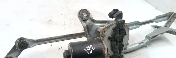 Volvo XC70 Front wiper linkage and motor 404775 09151848