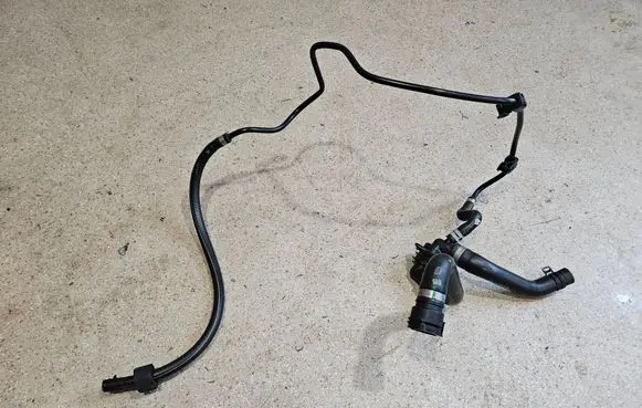 Engine coolant pipe/hose