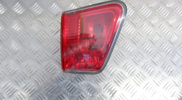 Toyota Avensis T270 Tailgate rear/tail lights