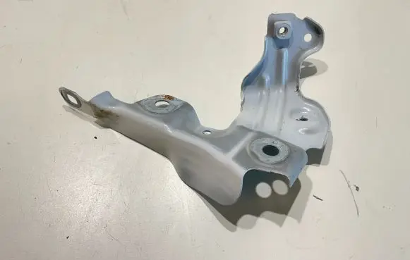 BMW 1 F40 Fender mounting bracket 7450387